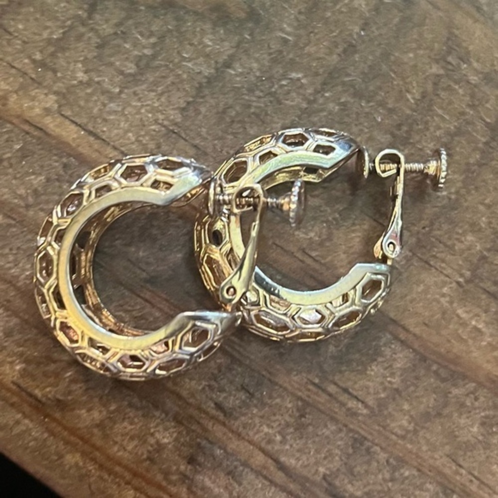 5/$45 Vintage 80s Large Chunky Gold Tone Filigree Hoop Earrings C1